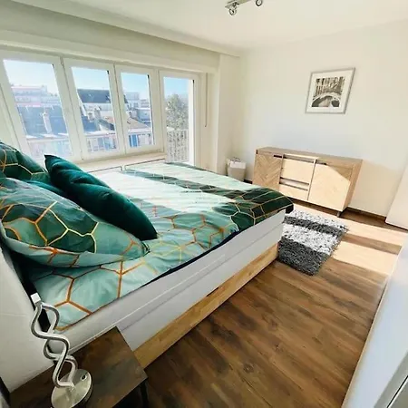 Large Penthouse In Center-41 *